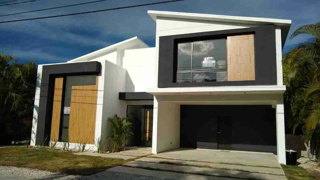 Luxury and Spacious 4BR Villa for sale with large pool.