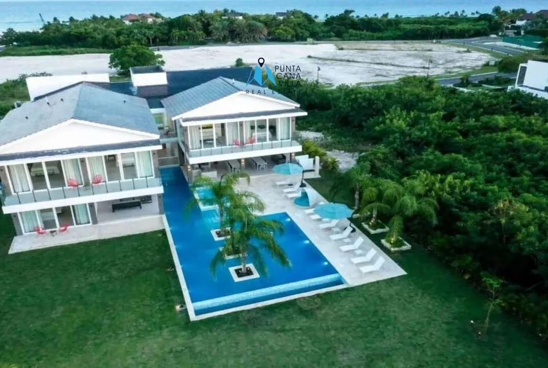 Las Palmas , Six Bedroom Villa For Sale in Cap cana, Punta Cana ()