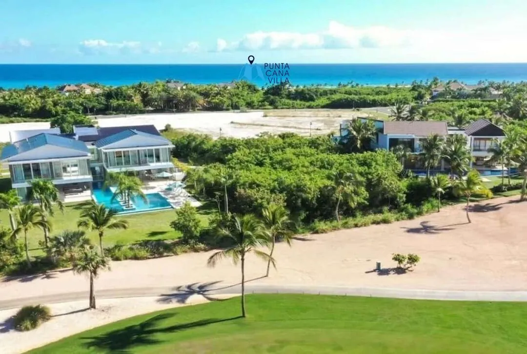 Las Palmas , Six Bedroom Villa For Sale in Cap cana, Punta Cana ()