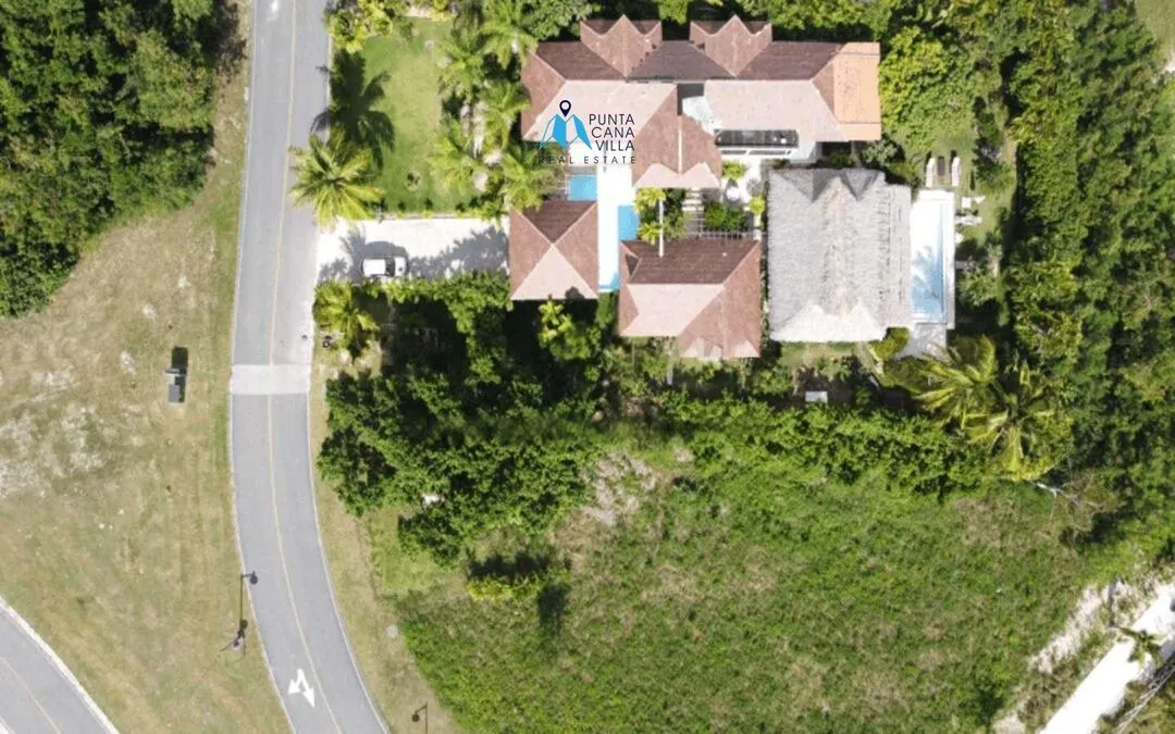 For sale in Cap Cana, four-bedroom villa in Caleton Cap Cana