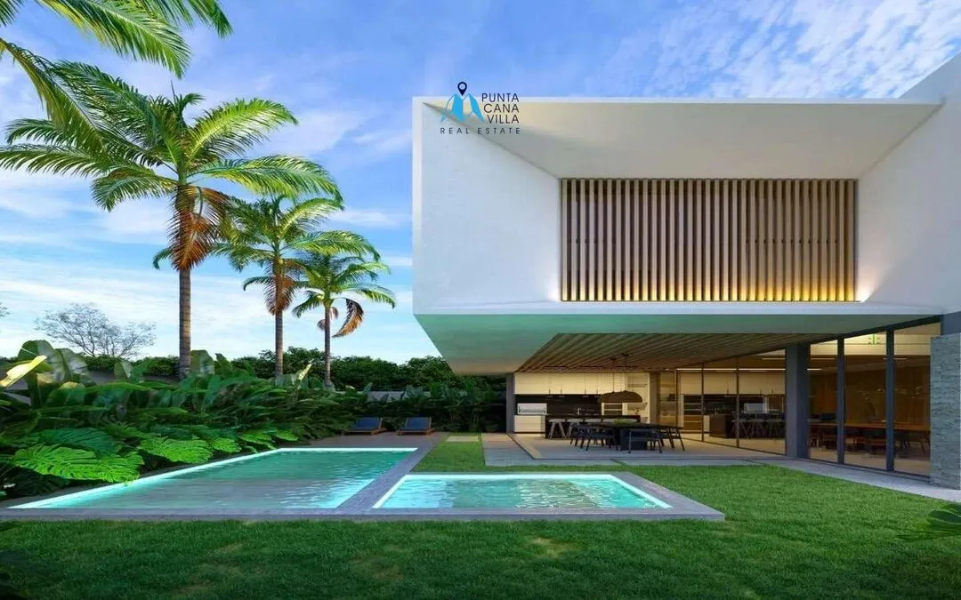 For sale in Punta Cana, four bedroom villa in Punta Cana Village ()