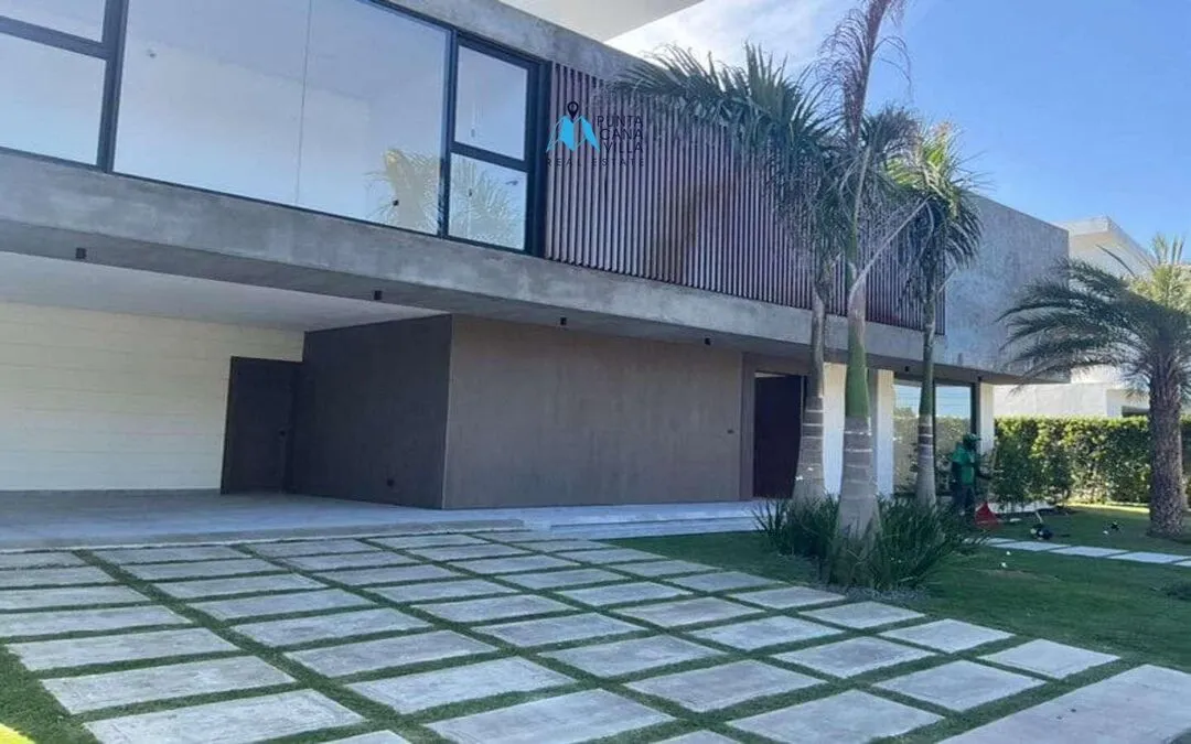 Cap cana condos for sale in Ciudad Las Canas five bedroom villa with covered terrace ()