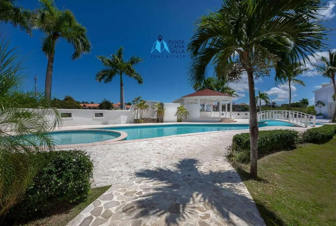 Condos for sale in Bavaro, Punta Cana, One bedroom apartment with views of the pool, ID ()