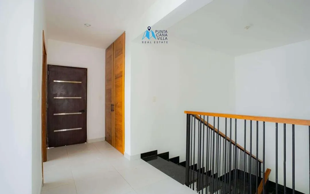 For sale in Bavaro, four bedroom villa in Velero at Punta Cana ()