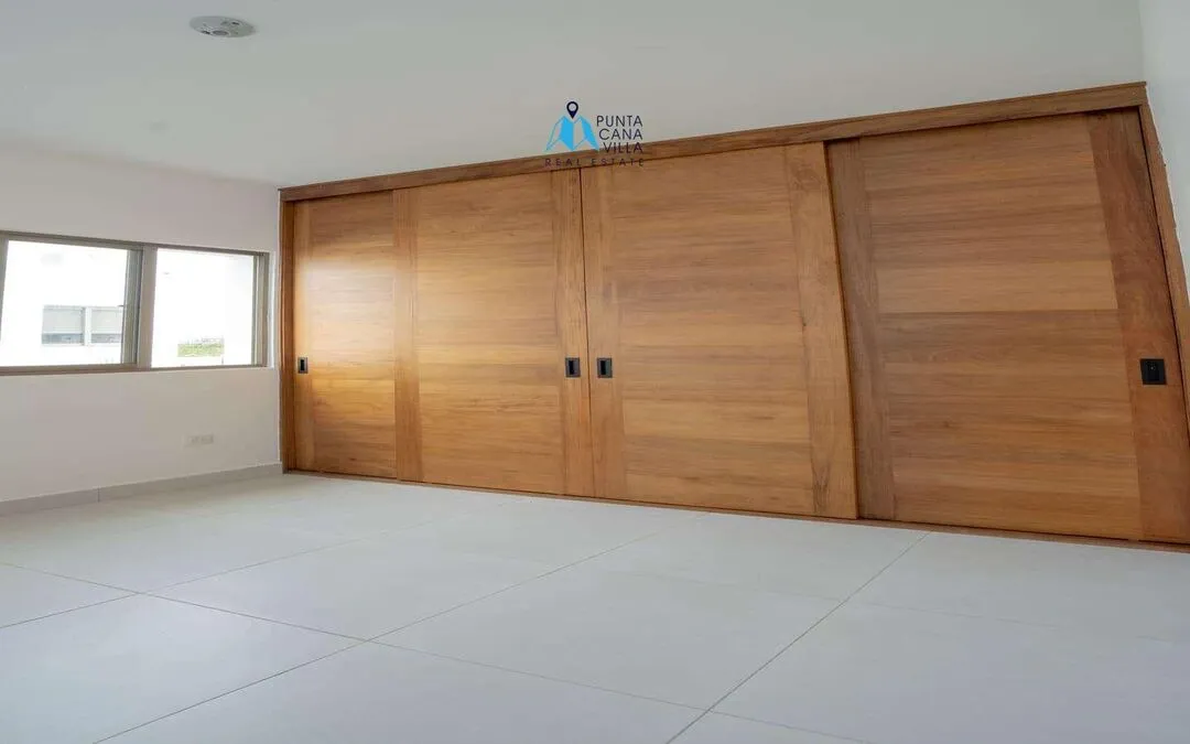 For sale in Bavaro, four bedroom villa in Velero at Punta Cana ()
