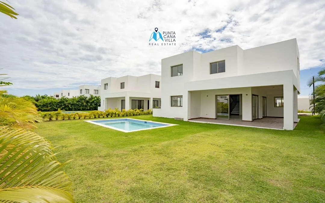 For sale in Bavaro, four bedroom villa in Velero at Punta Cana ()