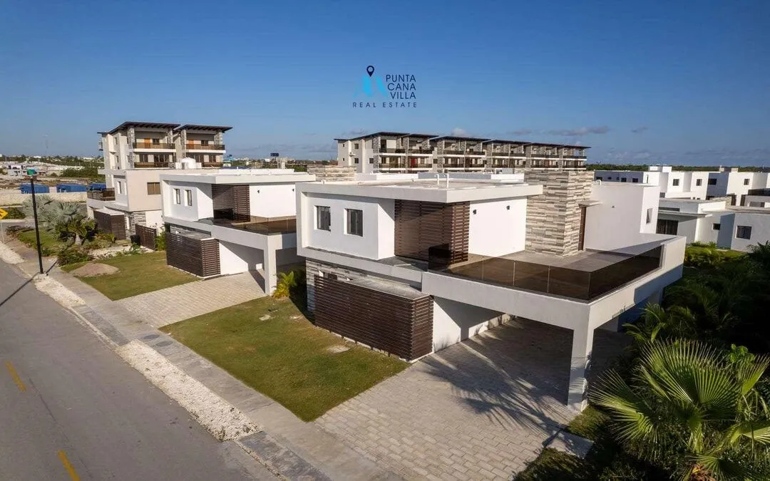 For sale in Bavaro, four bedroom villa in Velero at Punta Cana ()