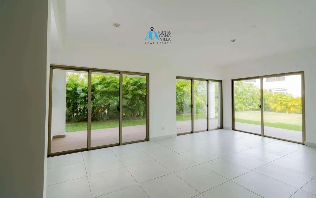 For sale in Bavaro, four bedroom villa in Velero at Punta Cana ()