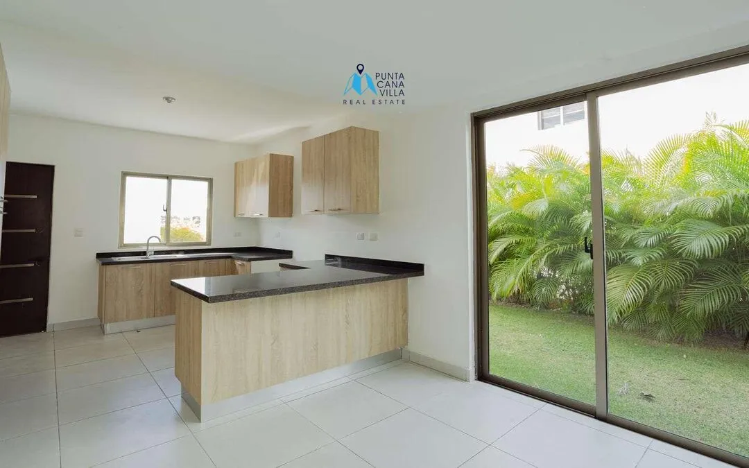For sale in Bavaro, four bedroom villa in Velero at Punta Cana ()