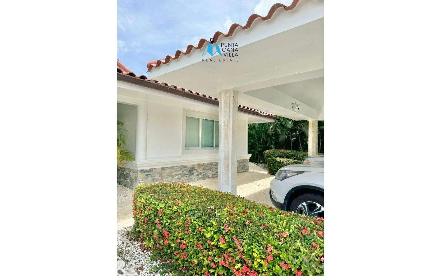 Cocotal Four Bedroom Villa For Sale In Bavaro () Cocotal Four Bedroom Villa For Sale In Bavaro ()