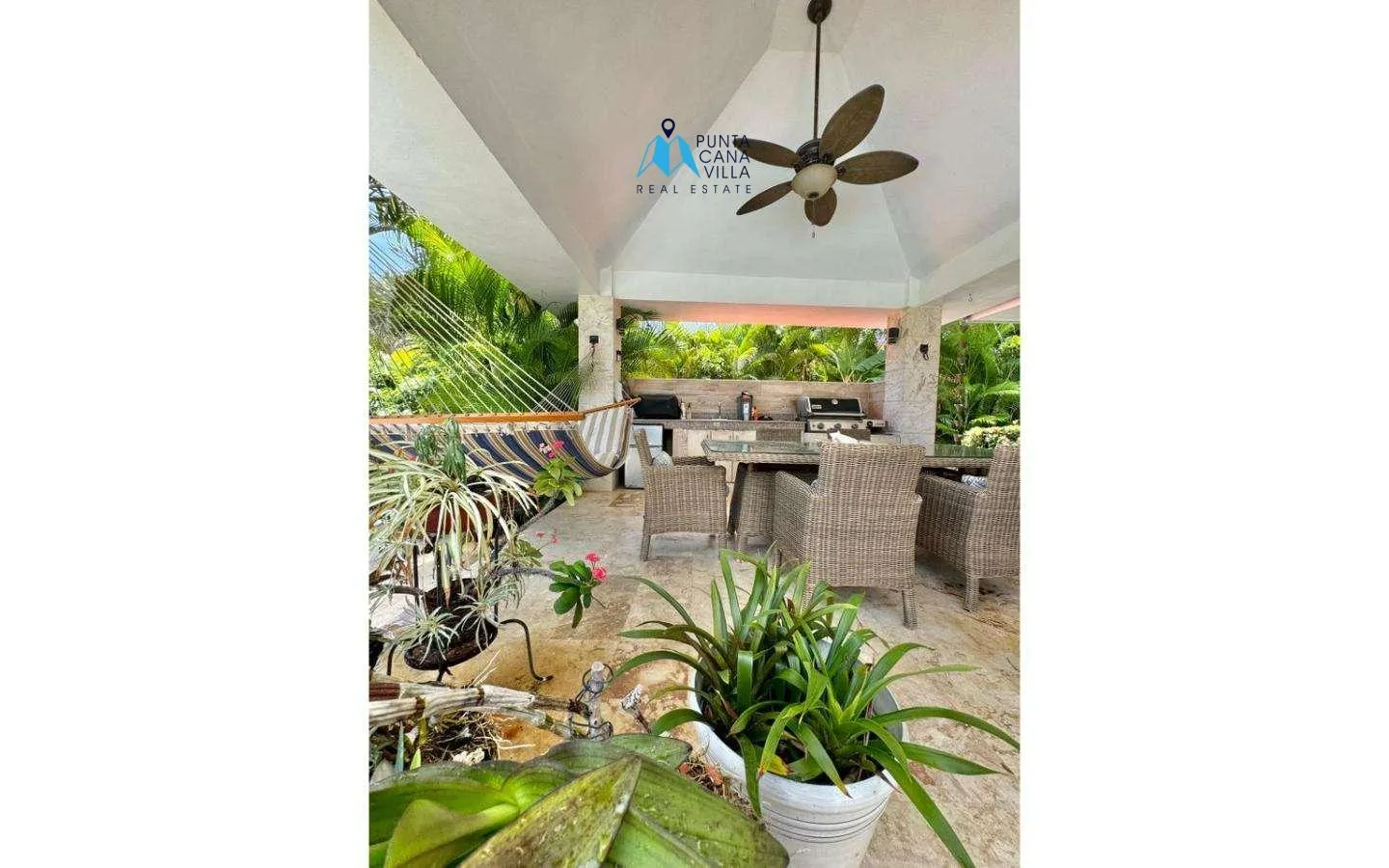 Cocotal Four Bedroom Villa For Sale In Bavaro () Cocotal Four Bedroom Villa For Sale In Bavaro ()