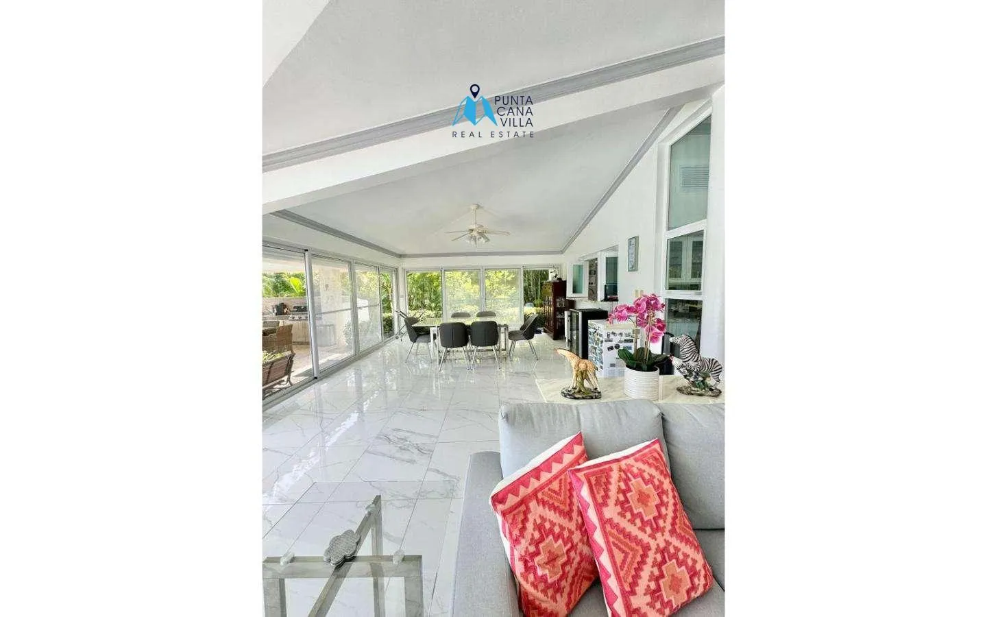 Cocotal Four Bedroom Villa For Sale In Bavaro () Cocotal Four Bedroom Villa For Sale In Bavaro ()