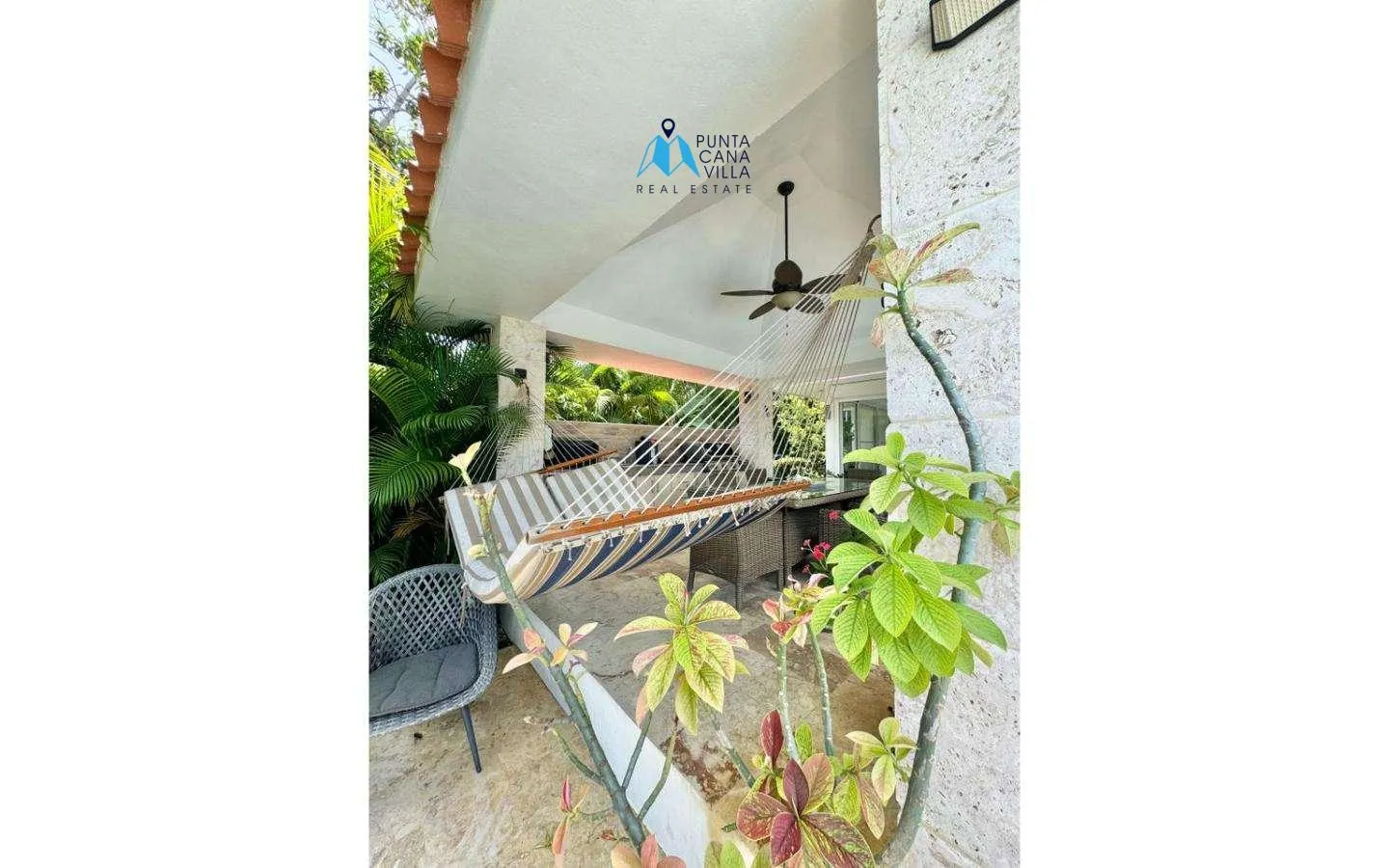 Cocotal Four Bedroom Villa For Sale In Bavaro () Cocotal Four Bedroom Villa For Sale In Bavaro ()