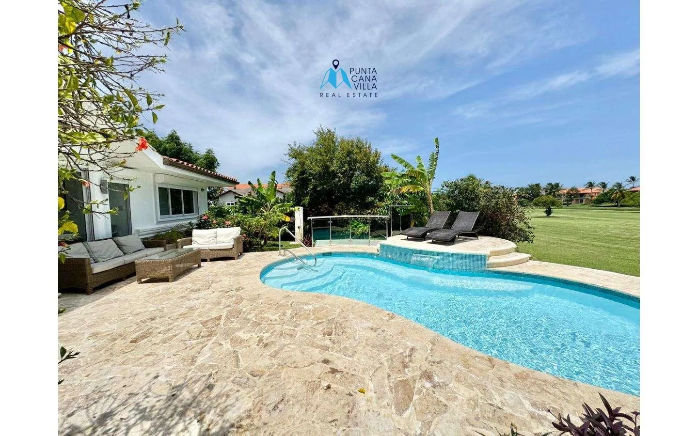 Cocotal Four Bedroom Villa For Sale In Bavaro () Cocotal Four Bedroom Villa For Sale In Bavaro ()
