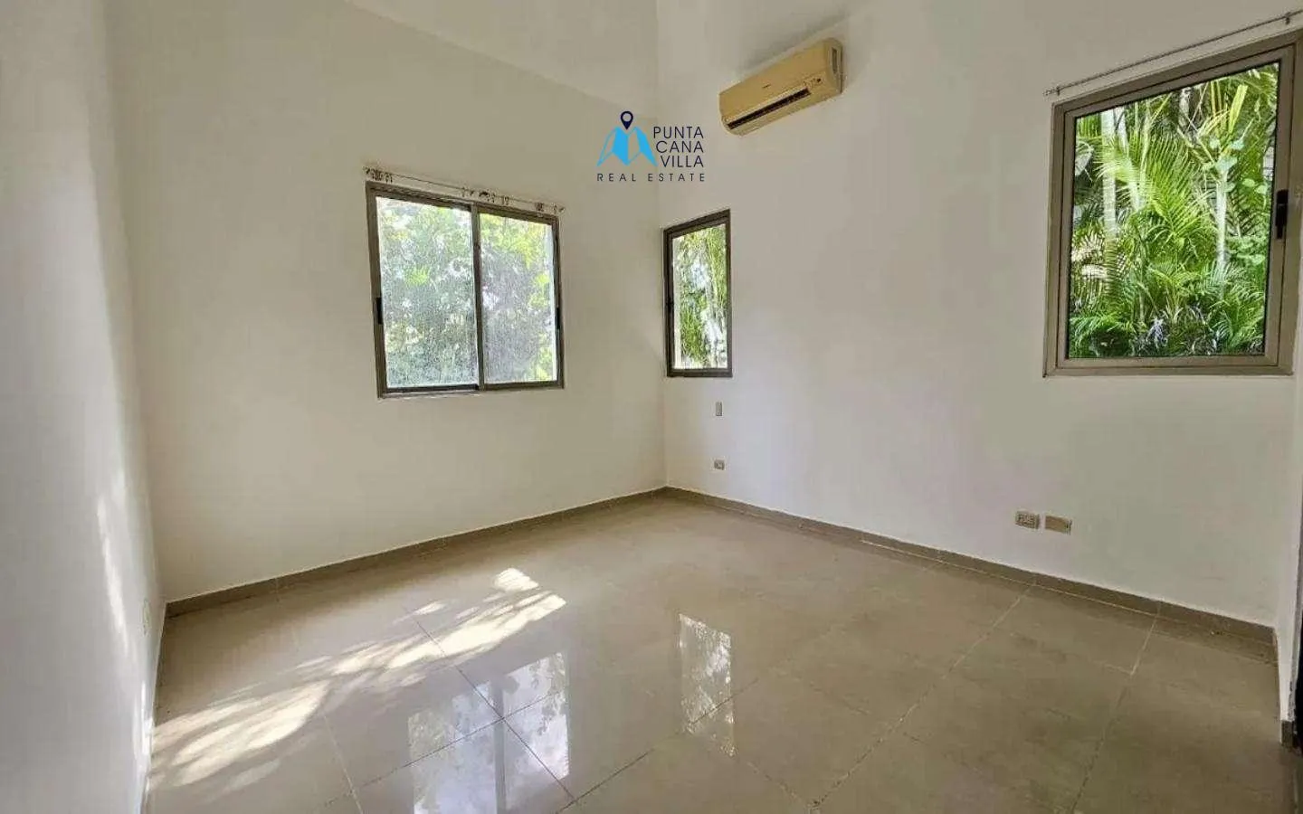 Charming three bedroom villa for sale in Punta Cana Village ()