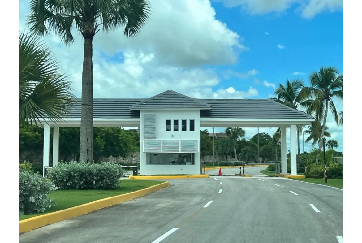 ID , Three Bedroom Apartment with Golf Course Access for Sale at Panorama Lake in Vista Cana, Punta Cana ()