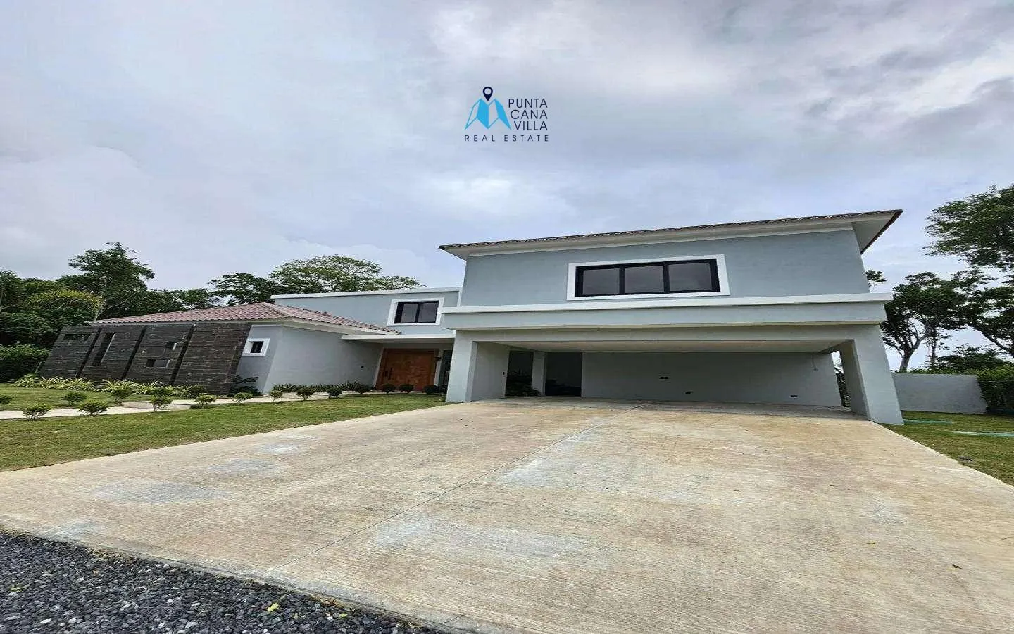 Stunning four bedroom villa for sale in Punta Cana Village ()