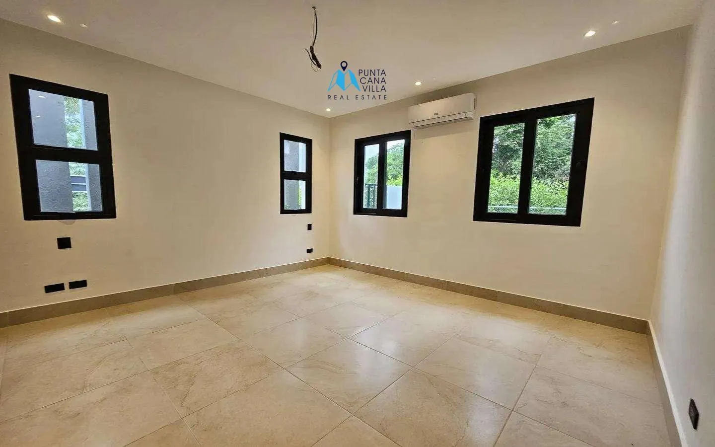 Stunning four bedroom villa for sale in Punta Cana Village ()