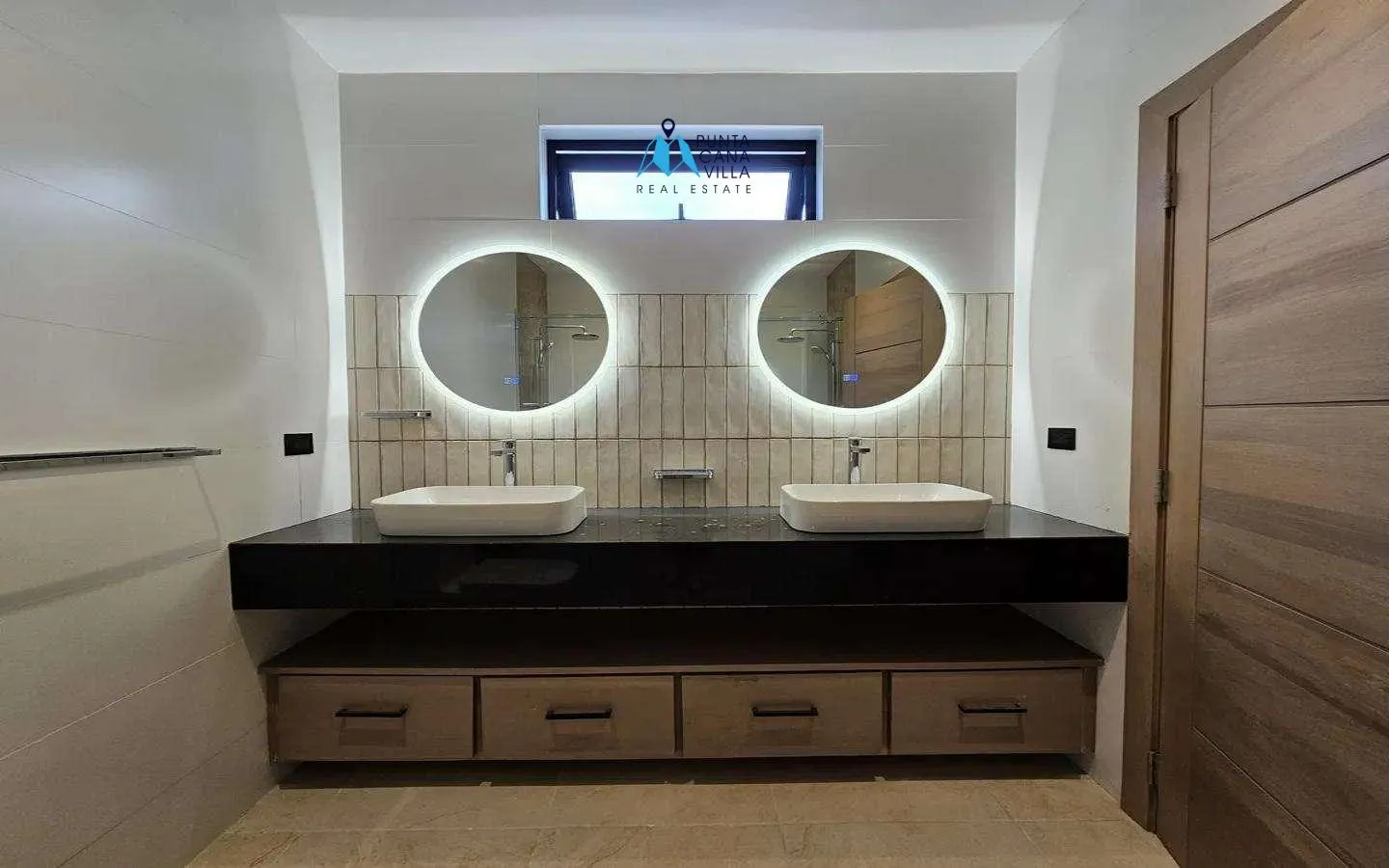 Stunning four bedroom villa for sale in Punta Cana Village ()