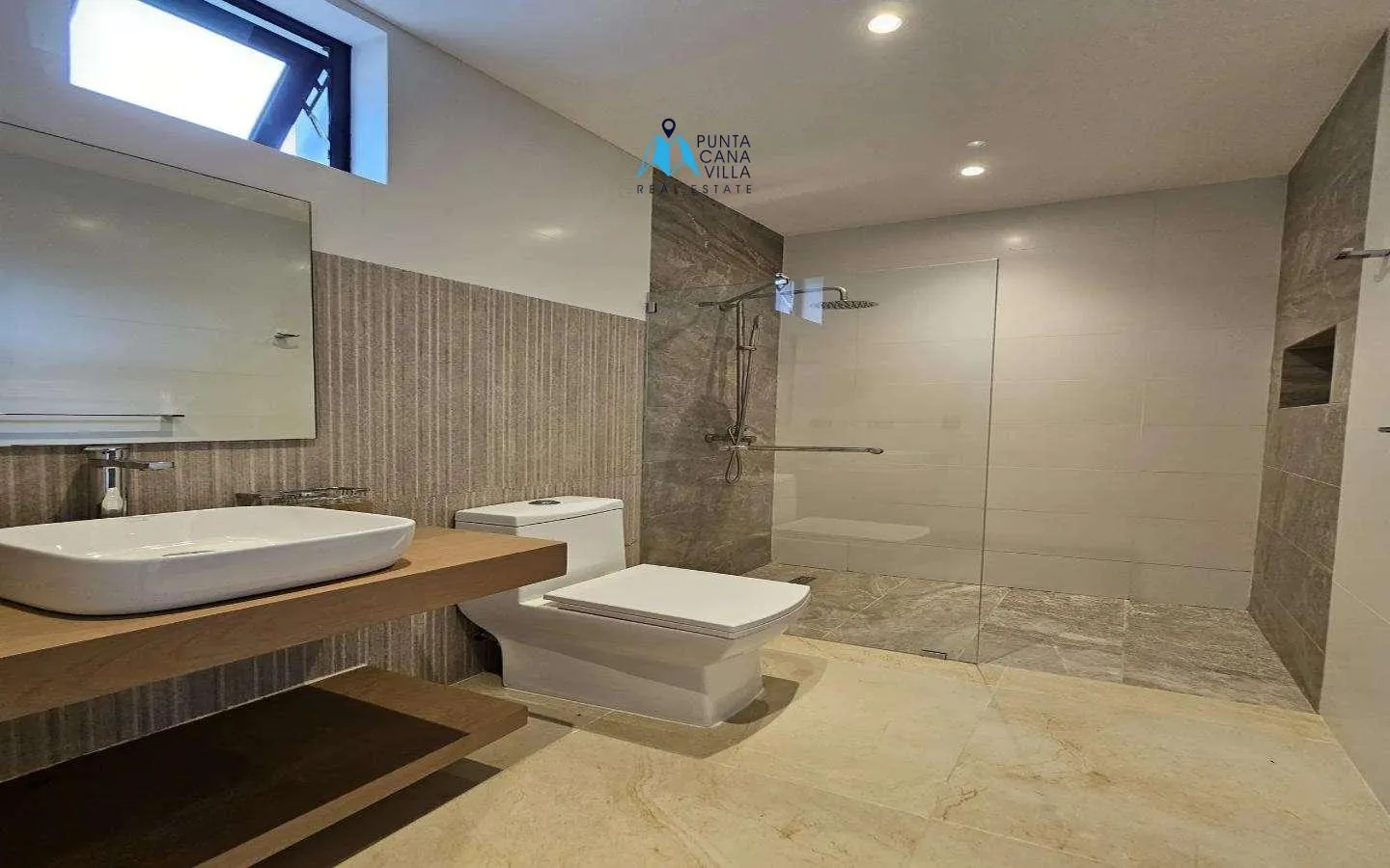 Stunning four bedroom villa for sale in Punta Cana Village ()