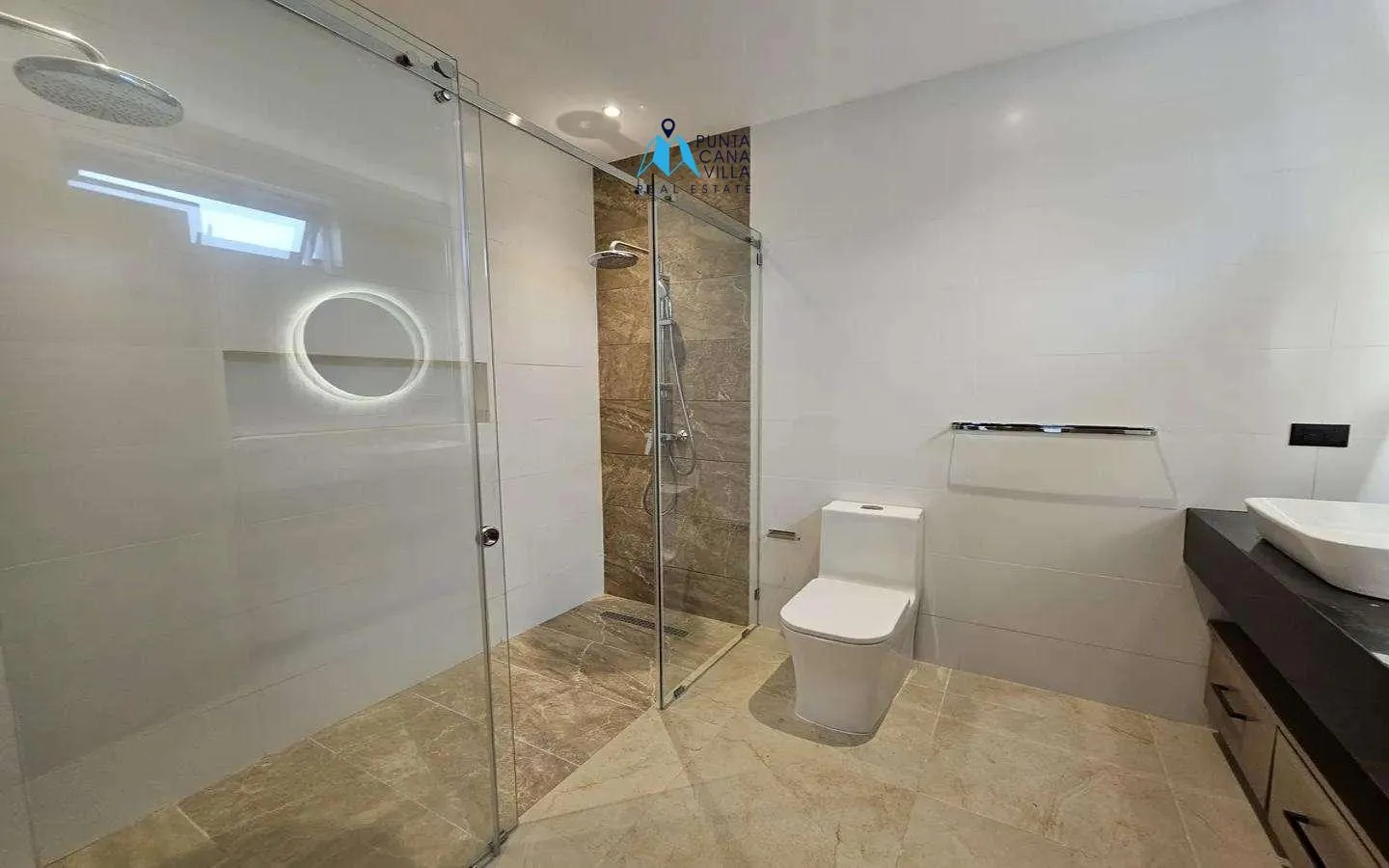 Stunning four bedroom villa for sale in Punta Cana Village ()