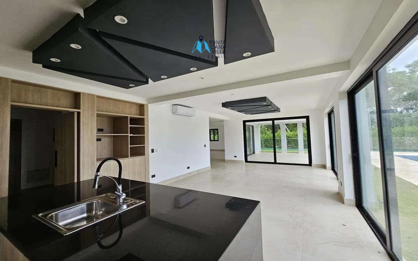 Stunning four bedroom villa for sale in Punta Cana Village ()