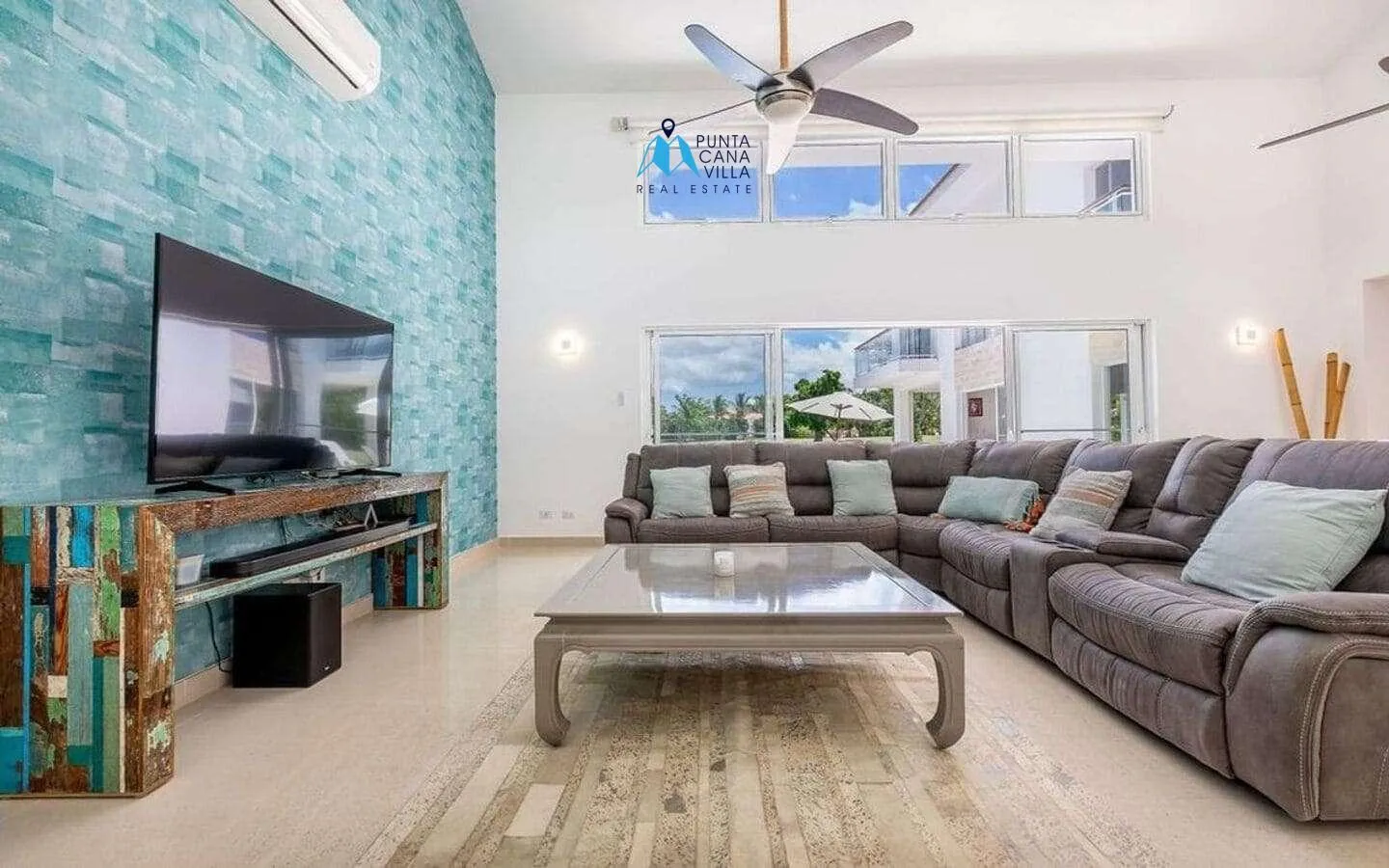 Cocotal Modern Five Bedroom Villa For Sale In Bavaro ()