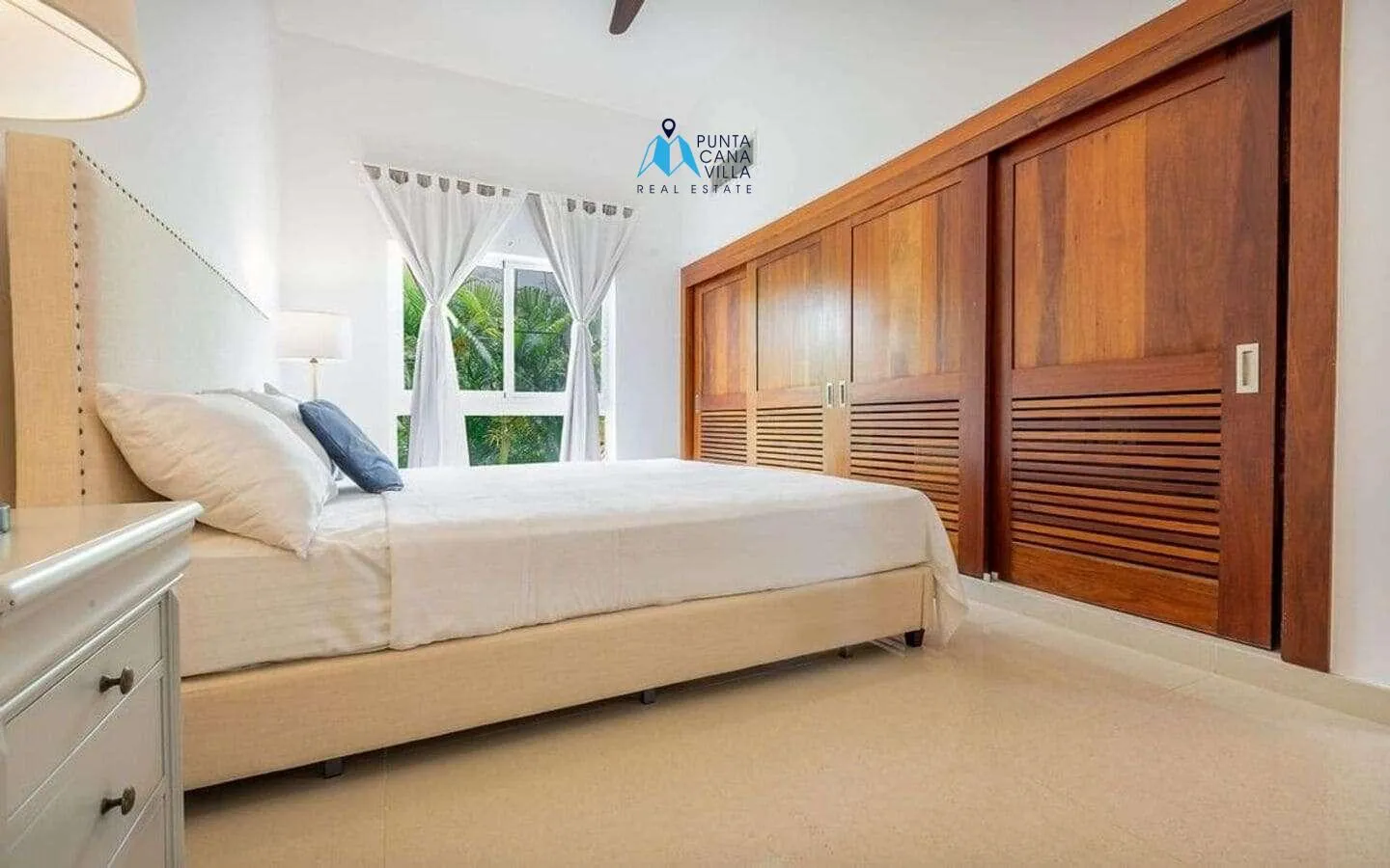 Cocotal Modern Five Bedroom Villa For Sale In Bavaro ()