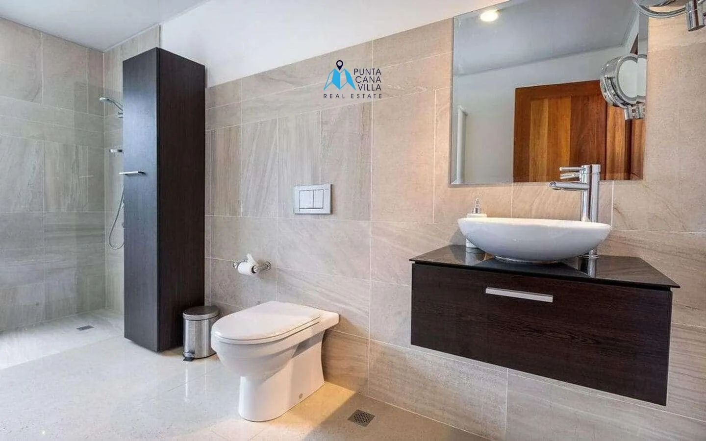 Cocotal Modern Five Bedroom Villa For Sale In Bavaro ()