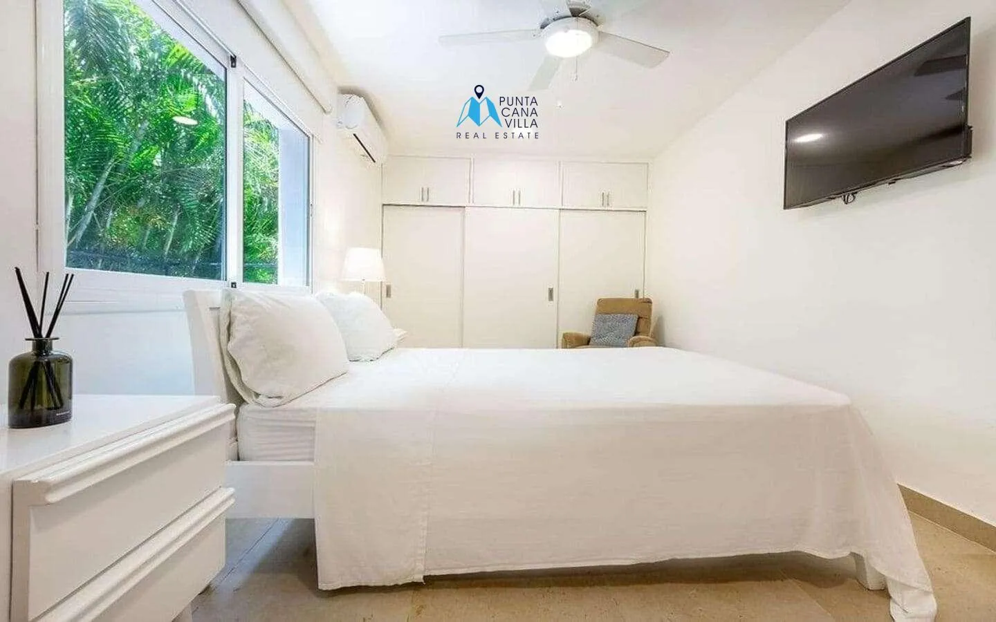 Cocotal Modern Five Bedroom Villa For Sale In Bavaro ()