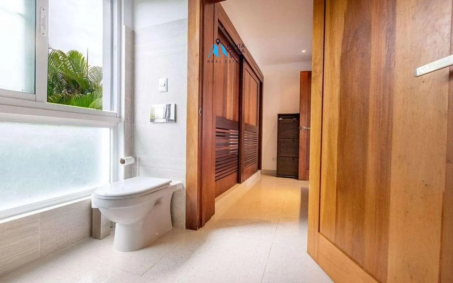 Cocotal Modern Five Bedroom Villa For Sale In Bavaro ()