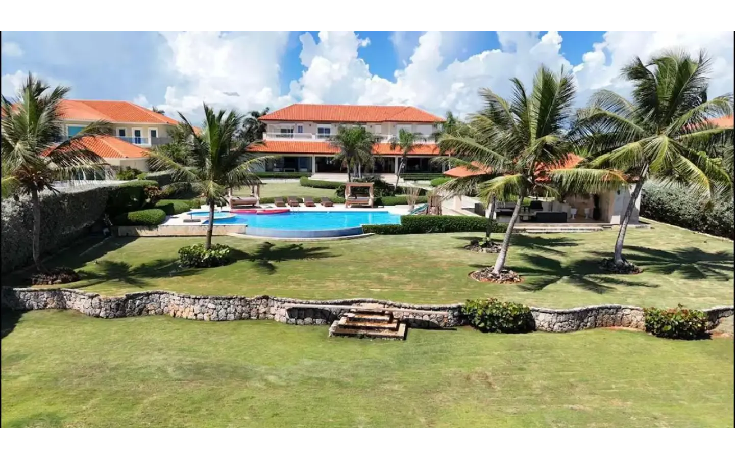 Luxury Beachfront Villa for Sale in La Romana | Catalina Island View